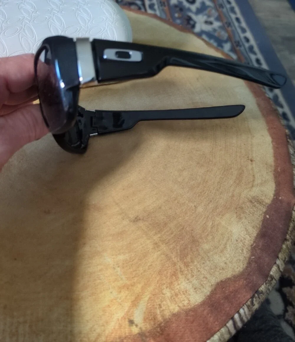 Oakley NO SCRATCHES Black Polarized Sunglasses - Classic Rectangle - Picture 6 of 10